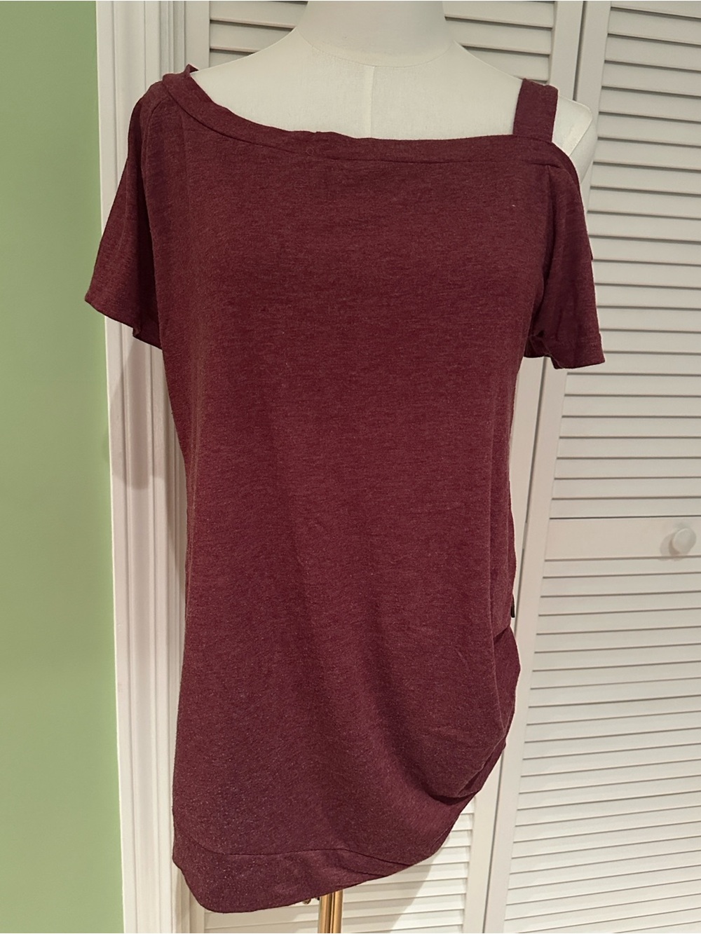 Off-Shoulder Short Sleeve Top in Burgundy
